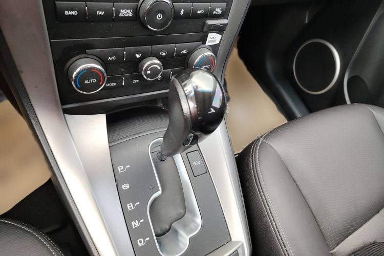 Used Chevrolet Captiva 2015 2.4L 4x4 Flagship Edition 7-Seater