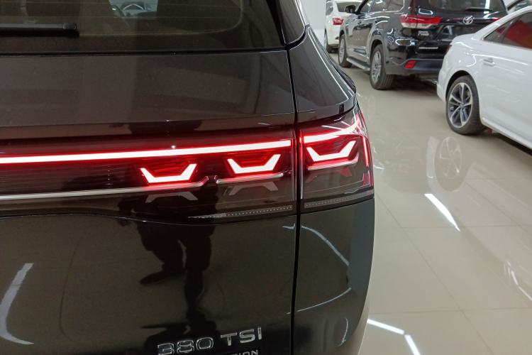 Used Volkswagen Tavendor 2023 380TSI Four-Wheel Drive R-Line Cruise Edition
