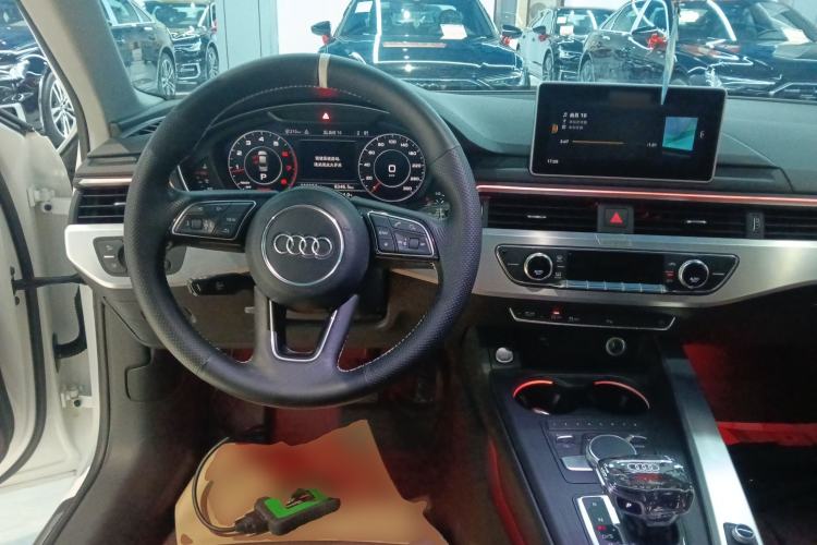 Used Audi A4L 2018 30th Anniversary Edition 40 TFSI Fashion Model
