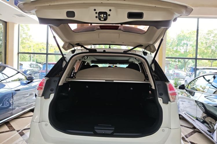 Used Nissan X-Trail 2016 2.0L CVT Smart Enjoyment Version 4WD
