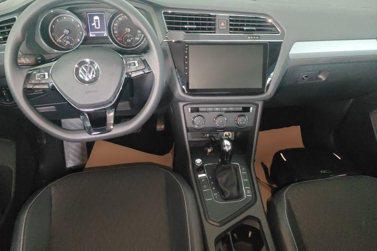 Used Volkswagen Tiguan L 2017 330TSI Automatic Two-Wheel Drive Luxury Edition Center Console