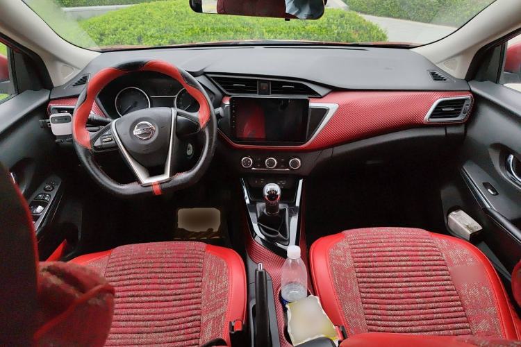 Used Nissan Lannia 2016 1.6L Manual Cool Edition Center Console