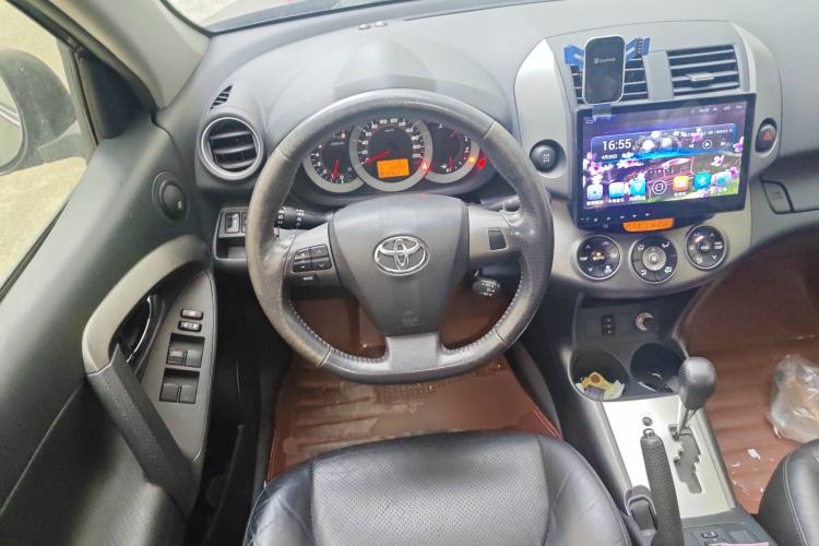 Used Toyota RAV4 2012 Luxurious 2.4L Automatic 4x4 with Stylish Features