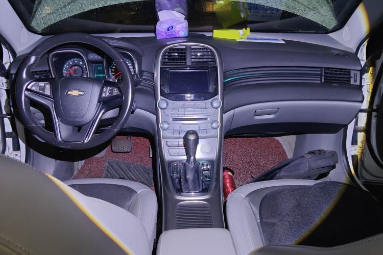 Used Chevrolet Malibu 2012 2.4L Automatic Luxury Edition Center Console