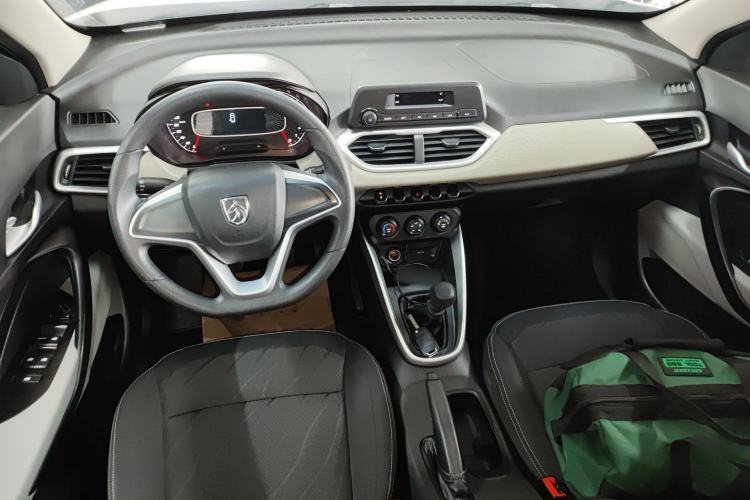 Used Baojun 510 2017 1.5L manual Comfort trim Center Console