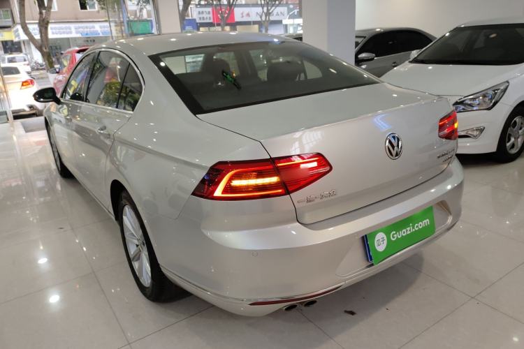 Used Volkswagen Magotan 2018 330TSI DSG Advanced Model Rear Left 45 Deg