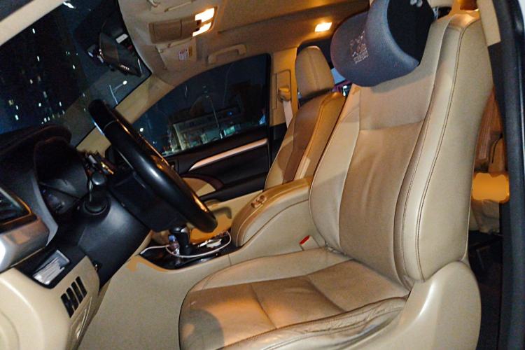 Used Toyota Highlander 2015 2.0T Two-Wheel Drive Luxury Edition 7 Seats Left Front Seat