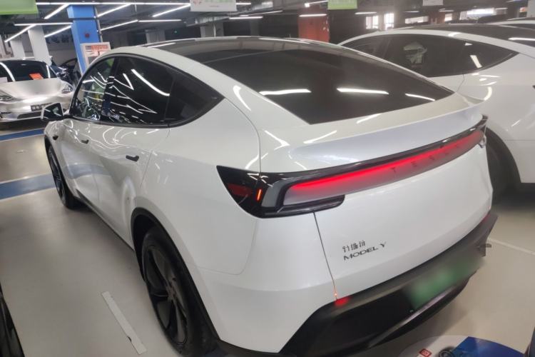 Used Tesla Model Y 2025 Rear-Wheel-Drive Version Exterior 2