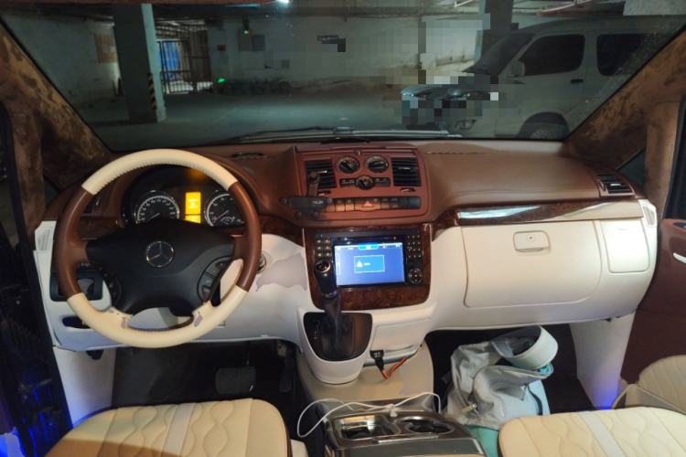 Used Mercedes-Benz Viano 2010 2.5L Luxury Edition