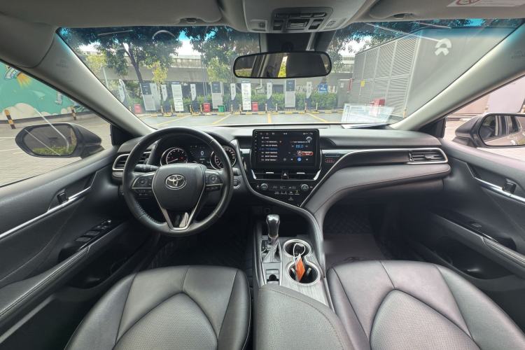 Used Toyota Camry 2021 2.0G Luxury Edition
