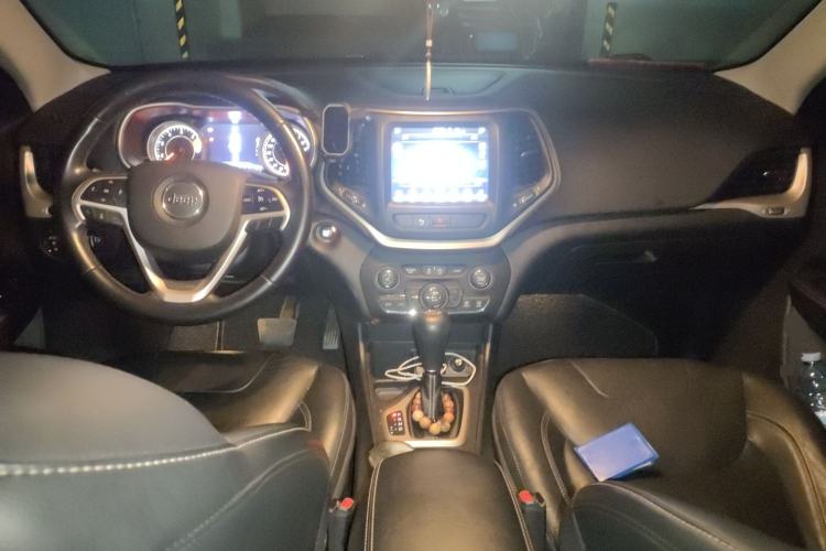 Used Jeep Cherokee 2017 2.0L Superior Edition
