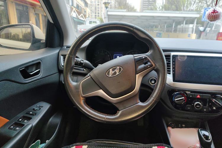 Used Hyundai Verna RV 2017 1.4L Automatic Sport Version National Emission Standard V Steering Wheel