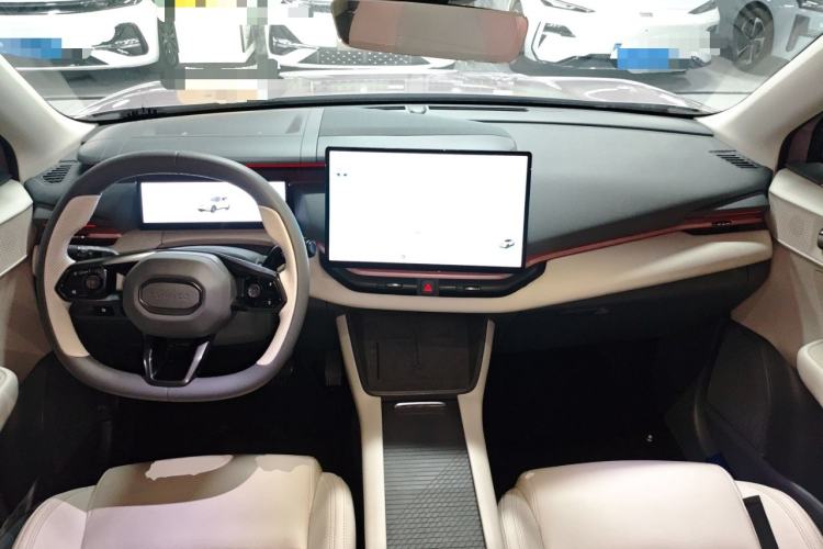 Used Lynk & Co 06 EM-P 2023 EM-P 126 Long-Range Halo Center Console