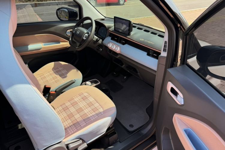 Used Chery QQ Ice Cream 2025 205km Qi Energy Version Interior 3