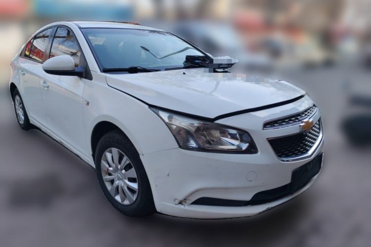 Used Chevrolet Cruze 2015 1.5L Classic SL MT Front Right 45 Deg