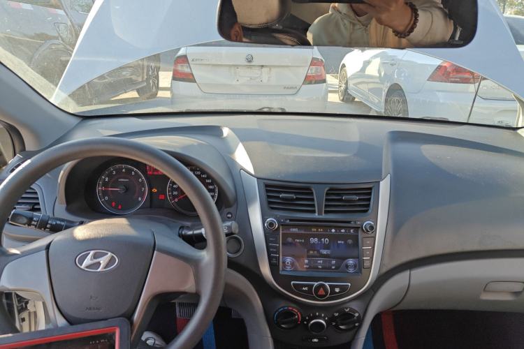 Used Hyundai Verna (older generation) 2014 1.4L Automatic Leading-Edge GLX
