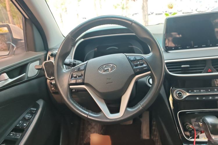 Used Hyundai Tucson 2019 280TGDi Dual-Clutch Two-Wheel Drive Fashion Edition China VI Standard Steering Wheel