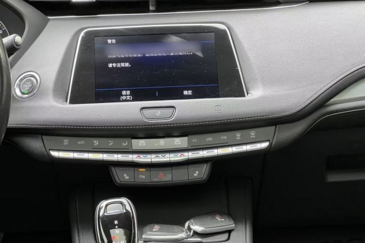 Used Cadillac XT4 2020 28T Two-Wheel-Drive Leading Version Interior 3