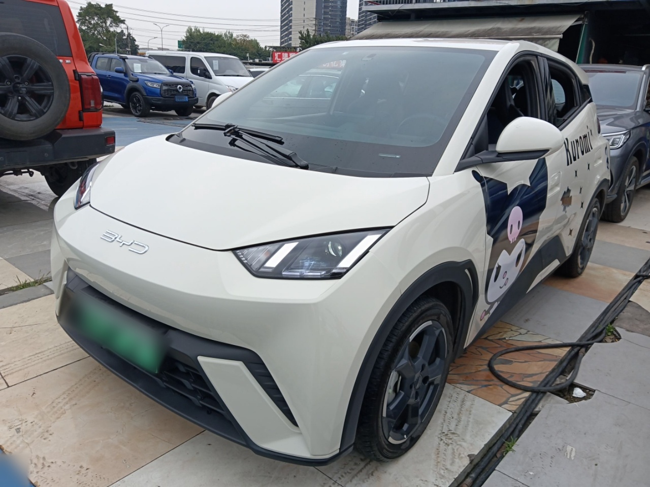 Под передней частью автомобиля