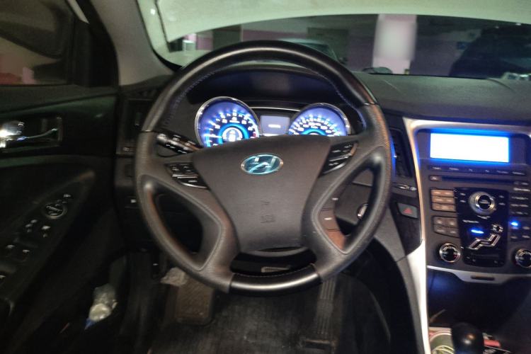 Used Hyundai Sonata 2011 2.0L Automatic Supreme Edition Steering Wheel