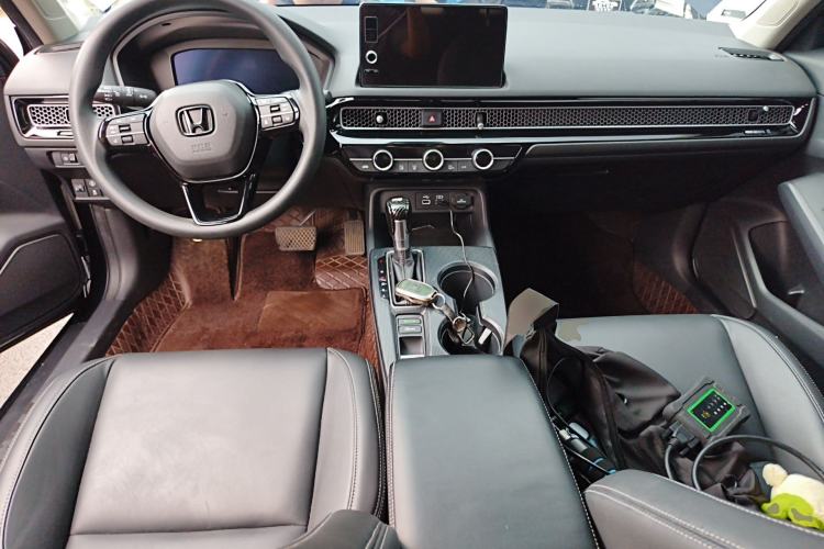 Used Honda Civic 2022 240TURBO CVT Dynamic Edition Center Console