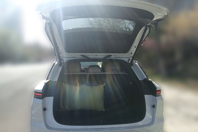 Used Li Auto i6 2025 Model Four-Wheel-Drive Standard Type
