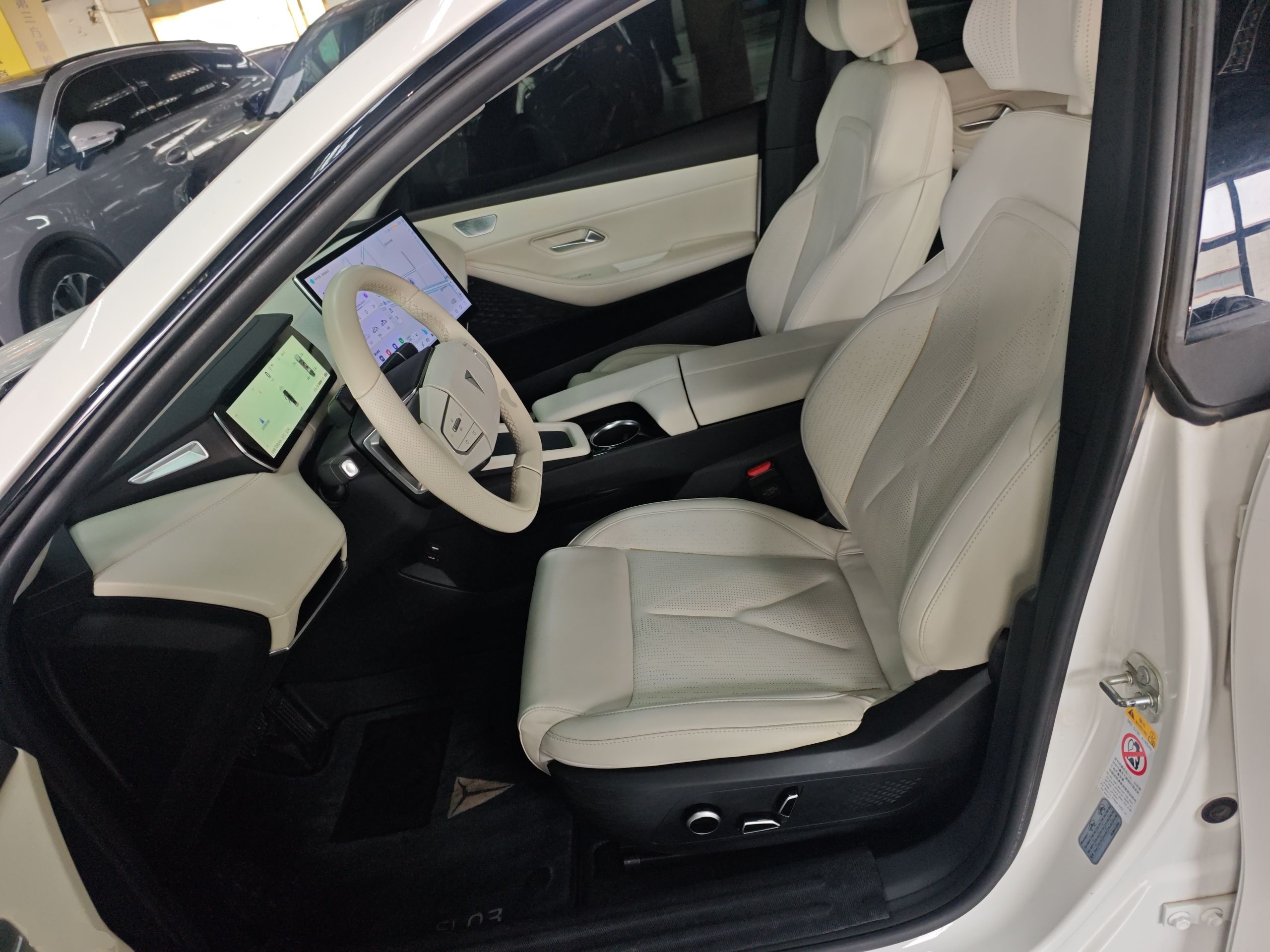 Переднее сиденье в автомобиле