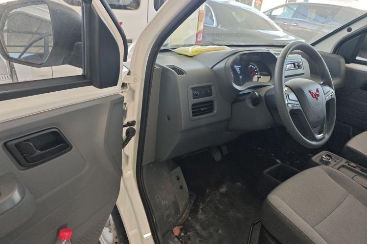 Used Wuling Yangguang 2025 Model 400km Bus Edition—Comfort Edition