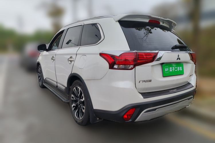 Used Mitsubishi Outlander 2019 2.0L Two-Wheel Drive Comfort Edition 5 Seats China V Standard
