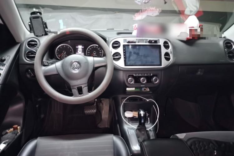 Used Volkswagen Tiguan 2017 300TSI Automatic Two-Wheel Drive Silk Road Luxury Edition Center Console