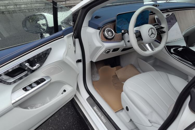 Used Mercedes-Benz EQE 2025 500 4MATIC Pioneer Edition Driver Seat