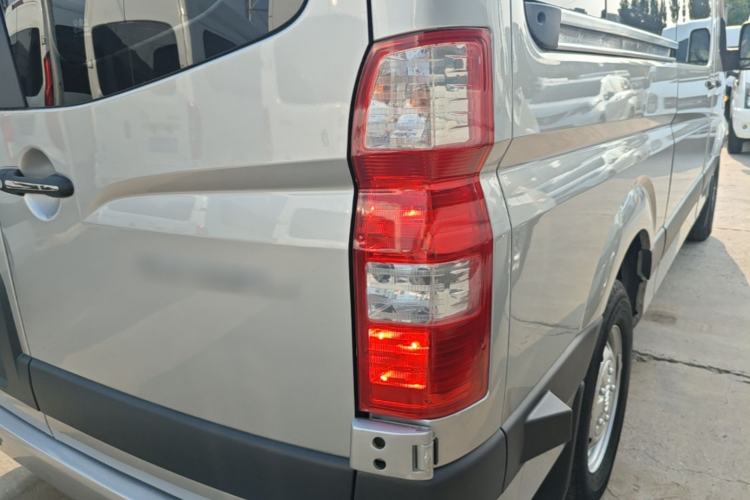 Used Foton Toano 2023 2.0T Automatic Jixiang Long-Wheelbase Mid-Height Rear Single Tire 7/9-Seater