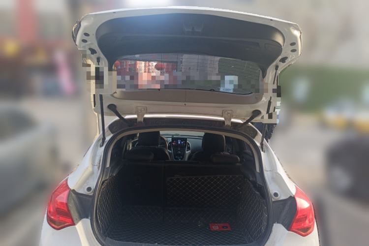 Used Buick GT 2012 XT 1.6L Automatic Fashion Edition Trunk