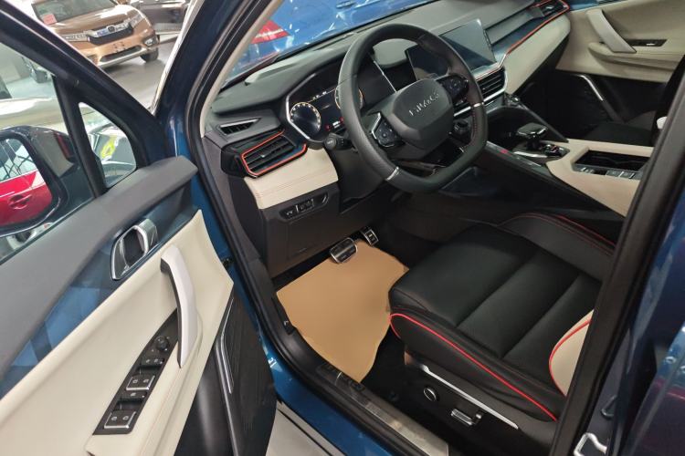 Used Lynk & Co 06 2021 1.5T Shero Pink Special Edition Driver Seat