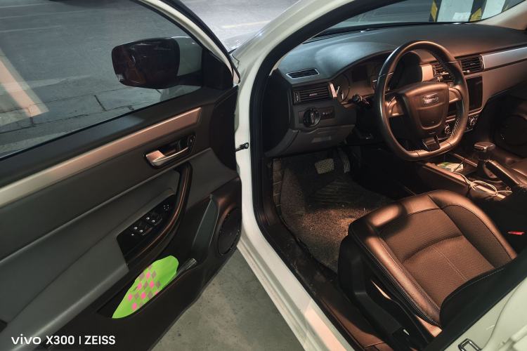 Used Qoros 3 2014 Sedan 1.6L Automatic Zhiyue Model Driver Seat