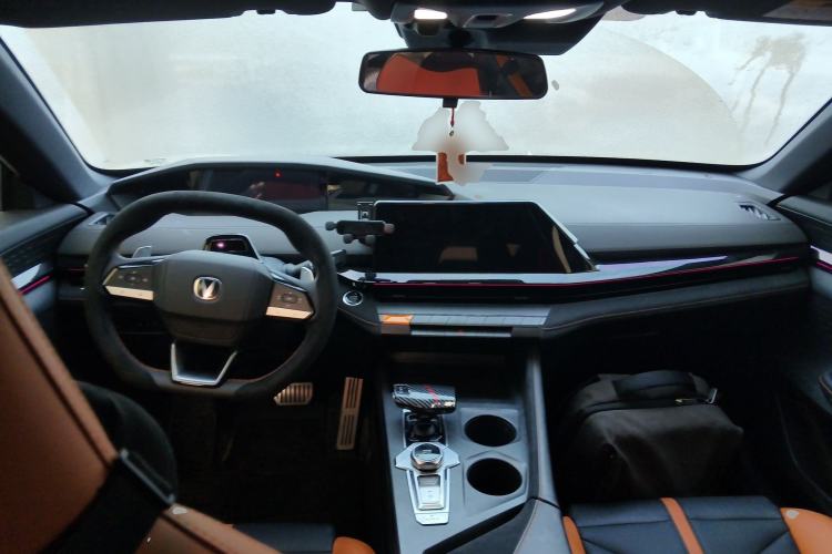 Used Changan UNI-V 2025 1.5T 500Bar Prestige Sporty Version
