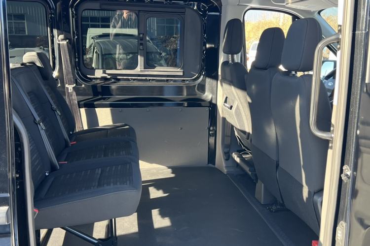 Used Ford Transit T8 2024 T8 2.0T Diesel Manual Short Wheelbase Mid-Roof 6-Seater Multi-Function Version 3/3
