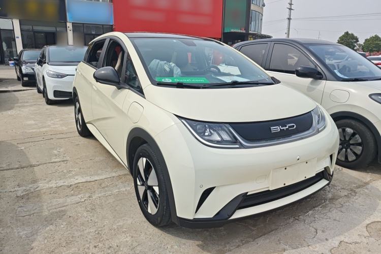 Used BYD Dolphin 2023 420 km Fashion Edition Front Right 45 Deg