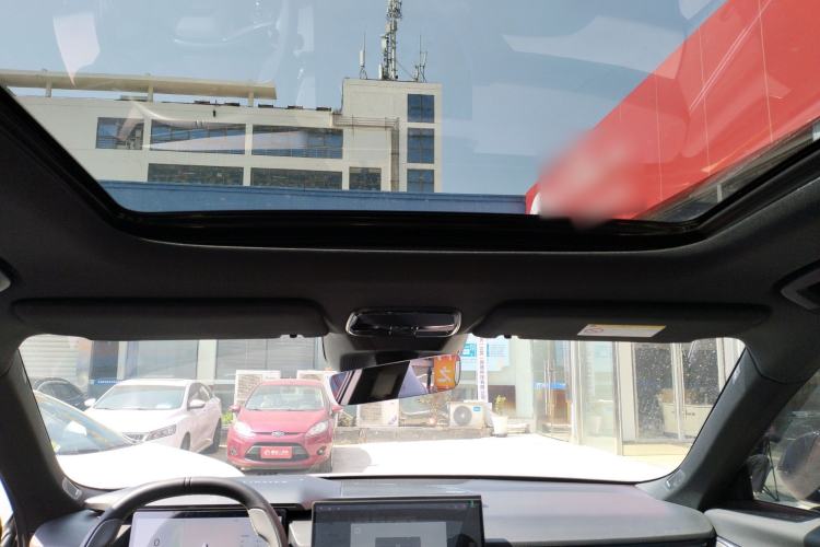 Used Lynk & Co 08 EM-P 2025 120km Long-Range Pro