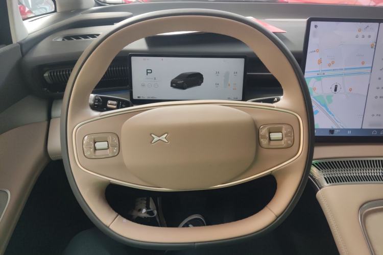 Used XPeng X9 2025 740 Ultra-Long Range Max Steering Wheel