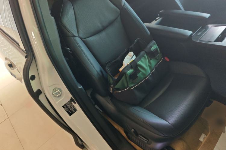 Used Toyota SIENNA 2023 2.5L Hybrid Deluxe Edition