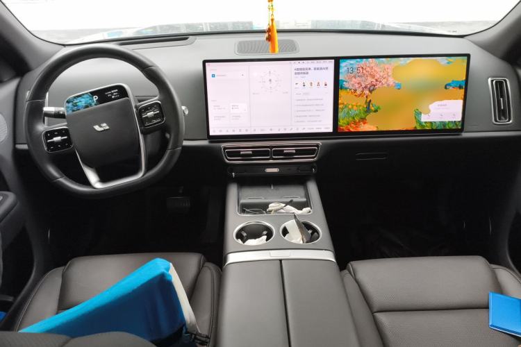 Used Li Auto L8 2023 Pro Model Center Console