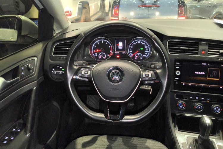 Used Volkswagen Golf 2019 1.8TSI Travel Edition
