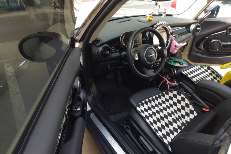 Used MINI 2022 1.5T COOPER Artist
