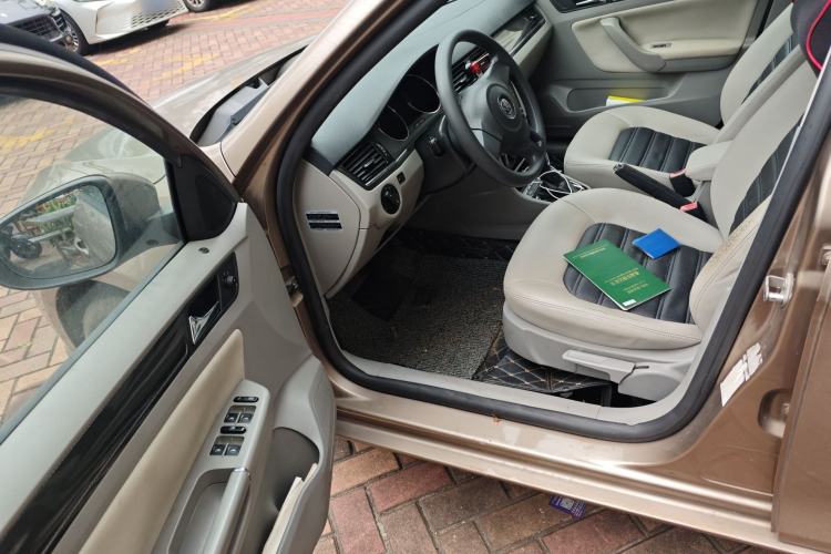 Used Volkswagen Bora 2013 1.6L Automatic Fashion Model Driver Seat