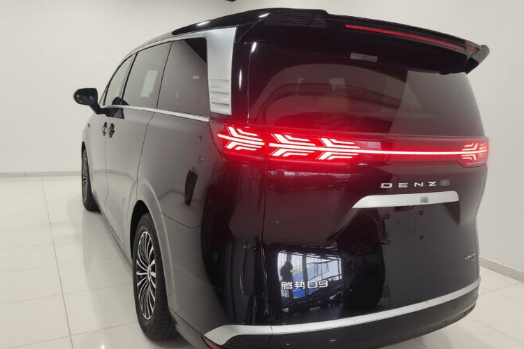 Used Denza D9 2025 DM-i Intelligent Drive 1020 Four-Wheel Drive Flagship Model