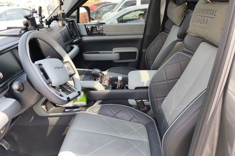 Used Formula Leopard 5 2023 Navigator Edition
