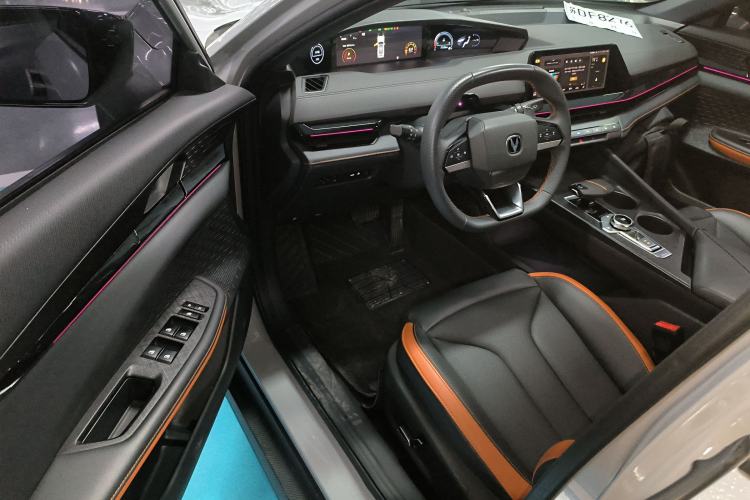 Used Changan UNI-V 2023 1.5T Prestige Model
