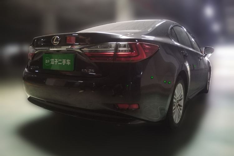 Used Lexus ES 2015 250 Elegant Edition Rear Right 45 Deg