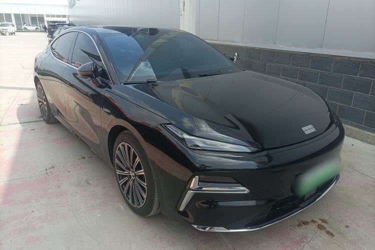 Used Geely Galaxy 8 2025 130km EM-P Starship Edition Front Right 45 Deg